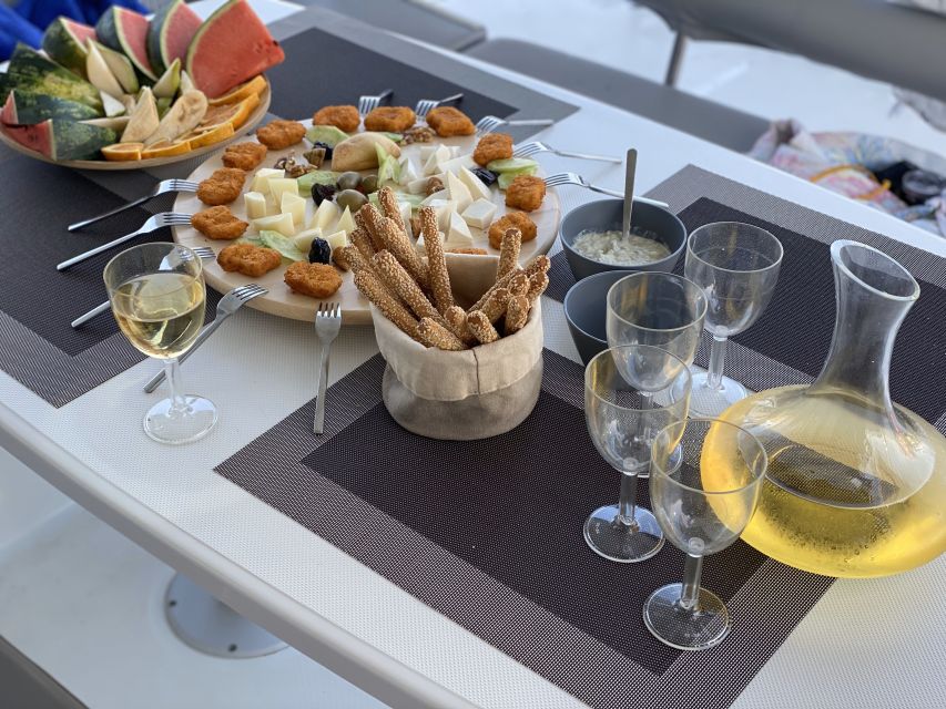 Heraklion: Private Catamaran Dia, Sunset & Appetizers Cruise - Onboard Experience