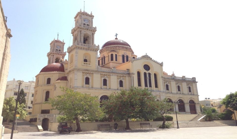 Heraklion Walking Tour With Archaeological Museum - Minoan Antiquities