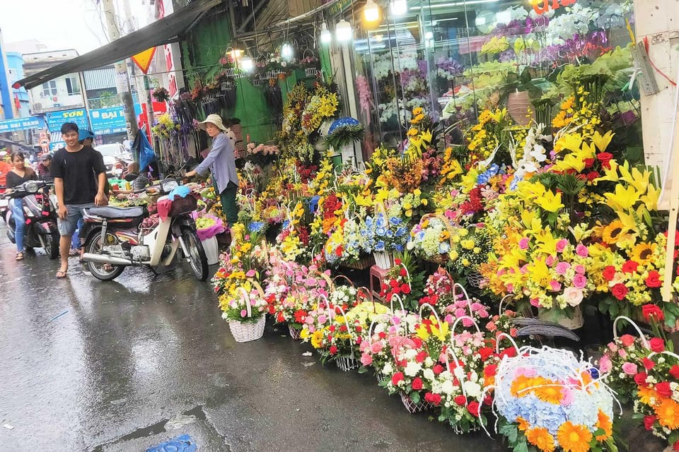 Ho Chi Minh: City Tour by Motorbike With Beef Noodles - Culinary Experience