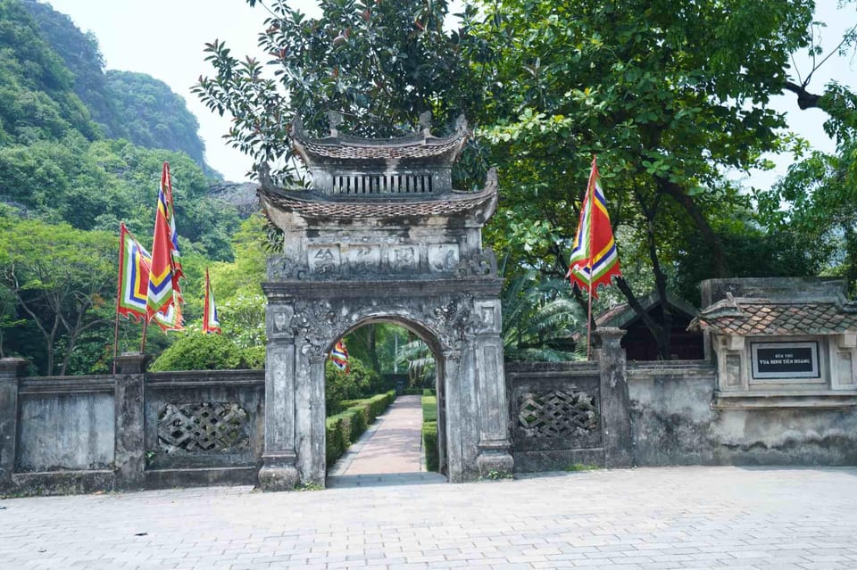 Hoa Lu & Tam Coc - Biking With Buffet Lunch - Hoa Lu Visit