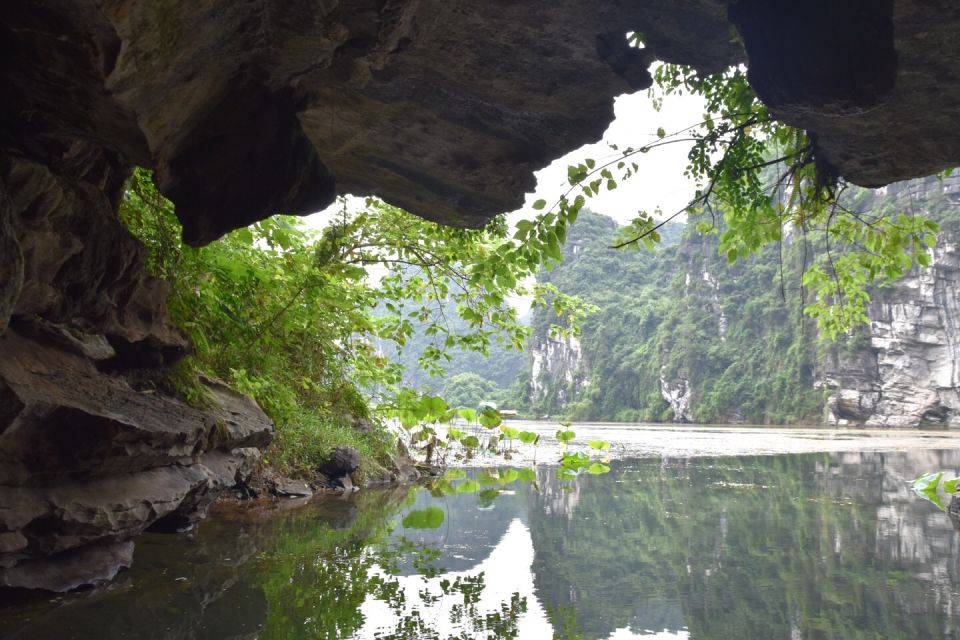 Hoa Lu -Tam Coc Rowing Boat, Buffet Lunch, Limousine Van - Inclusions of the Tour