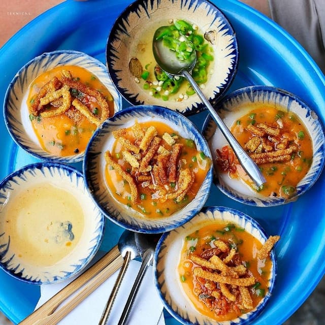 Hoi An Walking Street Food Tour by Local Guide - Itinerary and Food