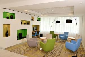 Holiday Inn Express Amsterdam Arena Towers, an IHG Hotel - Amenities and Services