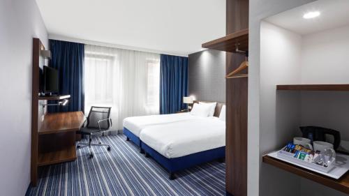 Holiday Inn Express The Hague - Parliament, an IHG Hotel - Amenities and Services