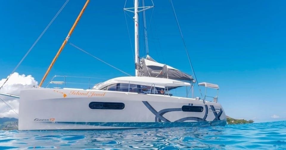 Honolulu: Island Jewel Luxury Catamaran Charter - Luxurious Amenities Provided