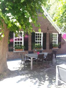 Hotel Farm Restaurant De Gloepe - Room Features