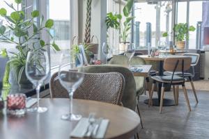 Hotel Noordzee - Accommodations and Amenities