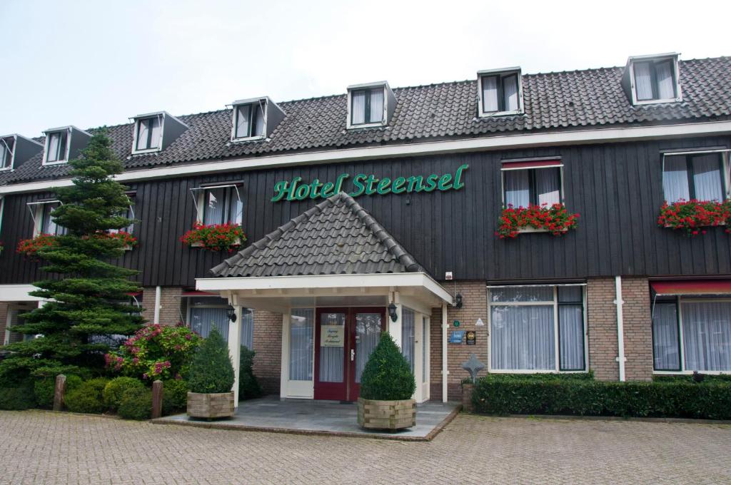 Hotel Steensel - Accommodations Offered