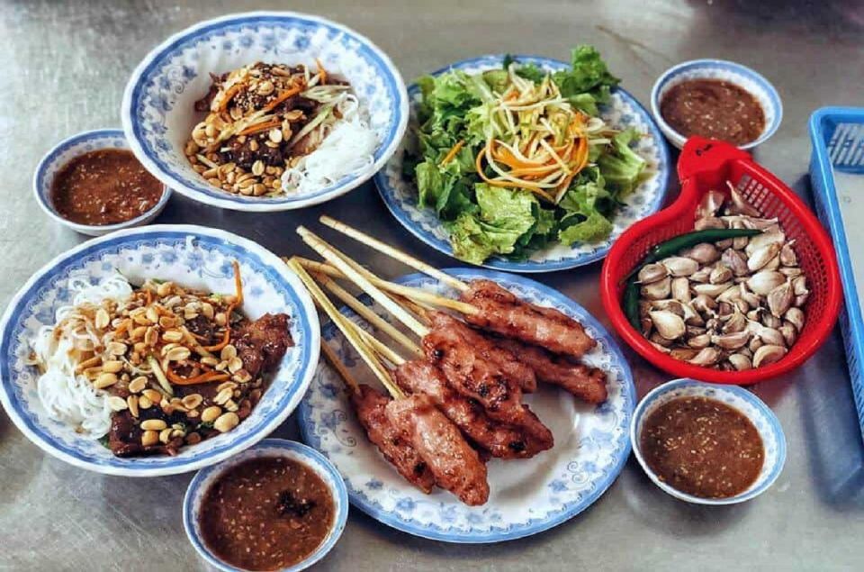 Hue Food Tour by Walking or Cyclo or Motorcycle With Driver - Food Tasting Experiences