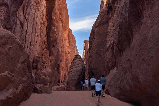 Immersive Arches Scenic Road Tour W/ Iconic Stops - Experienced and Knowledgeable Guides