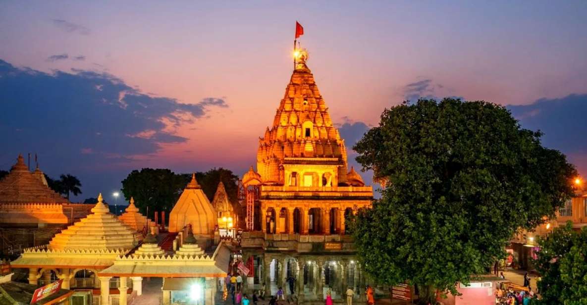 Indore/Ujjain: 2-Day Tour With Mahakaleshwar Temple & Hotel - Temples to Explore