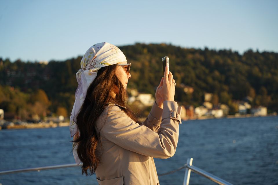 Istanbul: Bosphorus Sunset Yacht Cruise With Transfers - Experience Highlights