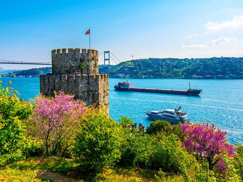 Istanbul: Spice Bazaar Tour and Bosphorus Morning Cruise - Spice Bazaar Experience