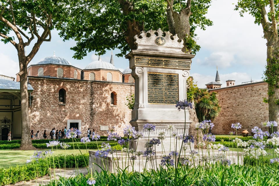 Istanbul: Topkapi Palace and Harem Guided Tour With Ticket - Detailed Itinerary