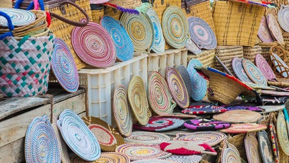 Jaipur: Private Shopping Tour With Local Guide - Unique Local Crafts