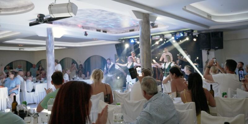 Kamari: Greek Show, Buffet Dinner, and Drinks at Dimitris - Participant Information