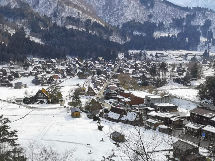 Kanazawa: Nostalgic Shirakawa-go & Kanazawa Tour - Discovering Kenrokuen Garden