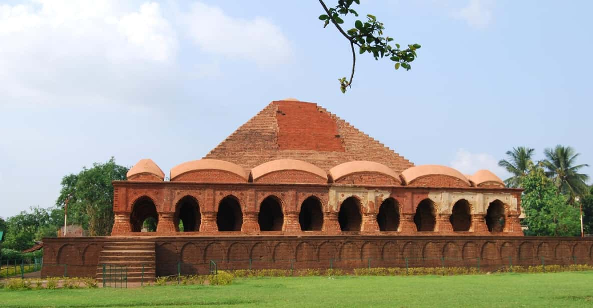 Kolkata: Terracotta Temples and Baluchuri Weavers Tour - Local Craftsmanship