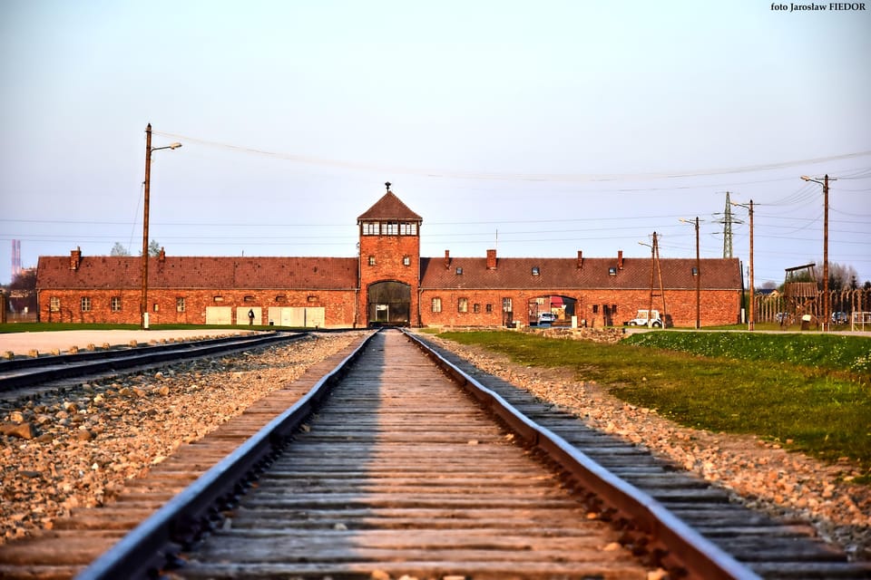 Kraków: Auschwitz-Birkenau Private Tour & Transportation - Inclusions and Exclusions