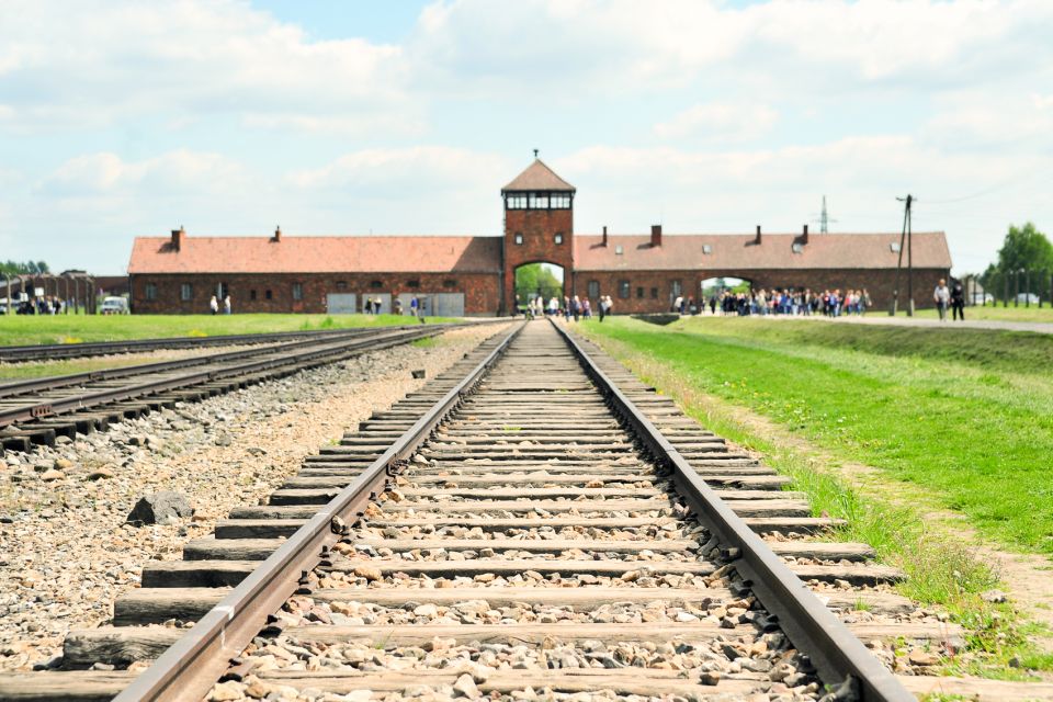 Krakow: Auschwitz Guided Tour With Pickup and Optional Lunch - Inclusions and Options