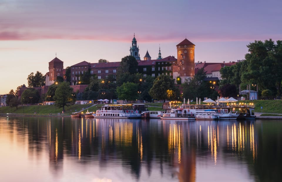 Krakow: Evening Sightseeing Cruise - Onboard Amenities