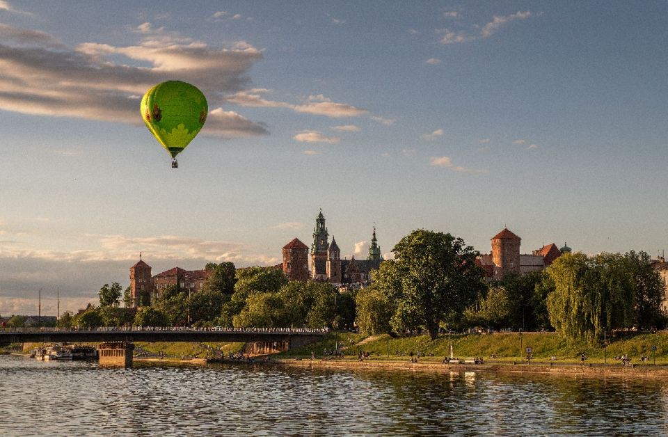 Kraków: Hot Air Balloon Flight With Champagne - Flight Highlights