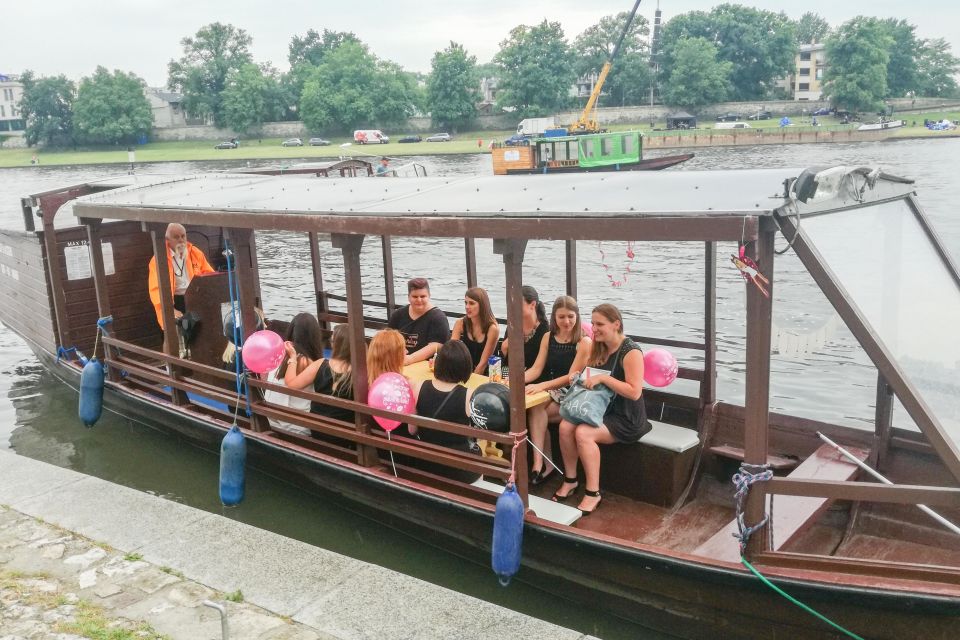 Krakow: Romantic Evening Vistula Cruise With a Glass of Wine - Scenic Sights Along the River