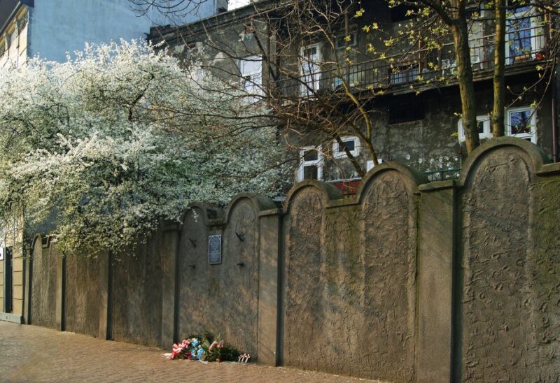 Krakow: Schindlers Factory Ghetto and Jewish Heritage Tour - Tour Inclusions and Features