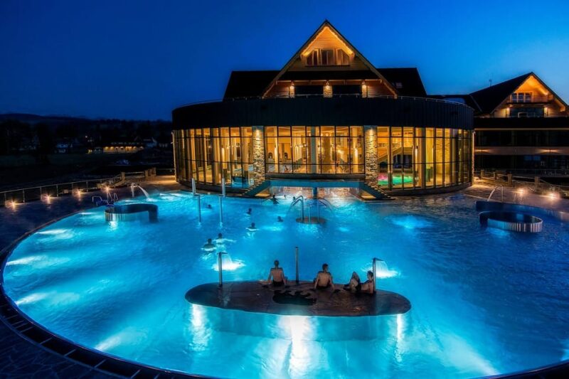 Krakow: Thermal Baths Evening Experience - Amenities and Inclusions