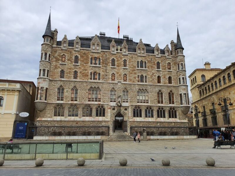 León, Gaudí and Modernism - Tour Highlights