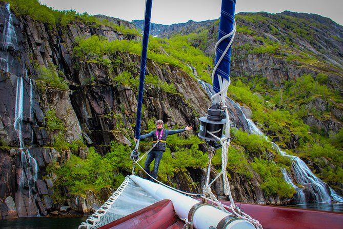 Lofoten Islands Luxury Trollfjord Cruise With Lunch From Svolvær - Accessibility and Capacity