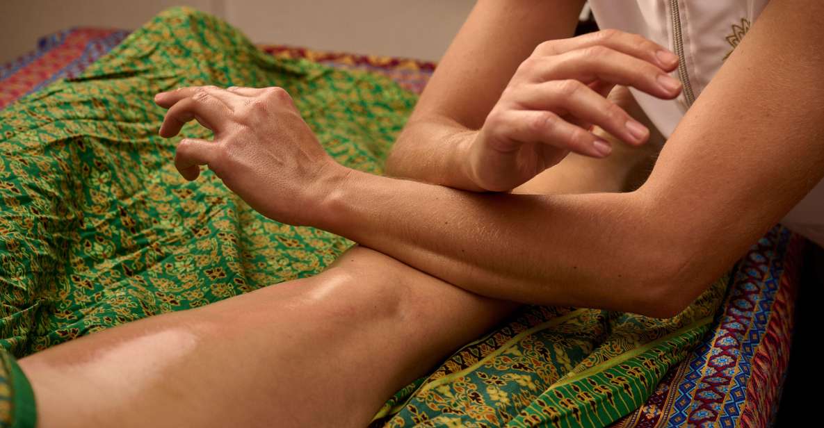 Lomi Lomi Massage - Massage Technique