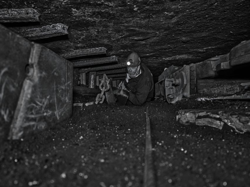 Longyearbyen: Historic Coal Mine Tour at Gruve 3 - Experience Highlights