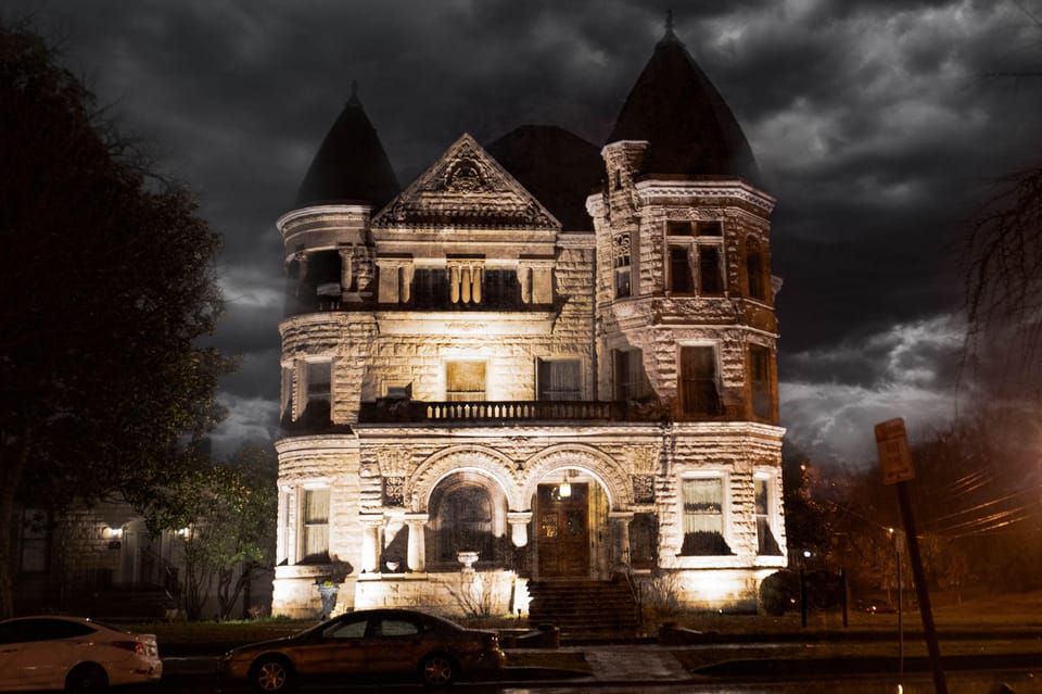 Louisville: Derby City Haunted Walking Tour - Guided Tour Features