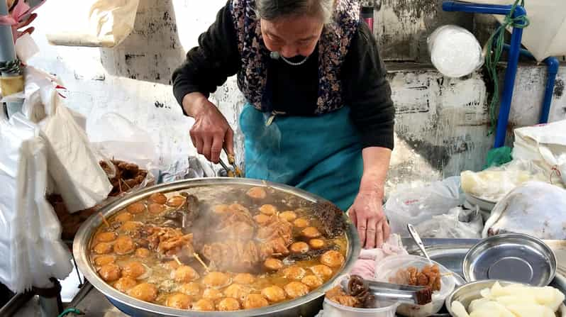 Luang Prabang Evening Food Tour by Tuktuk - Detailed Itinerary