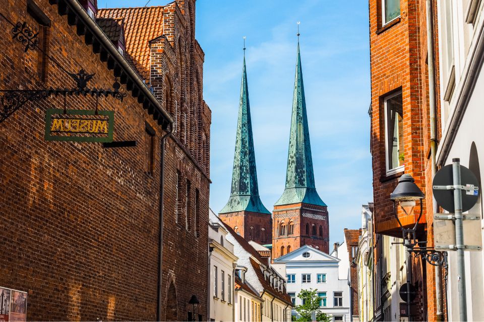 Lübeck: First Discovery Walk and Reading Walking Tour - Scenic Experience