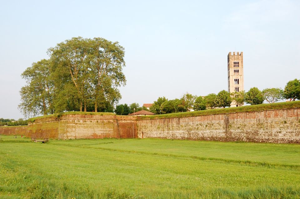 Lucca: Self-Guided Tour by Bike - Experience Features