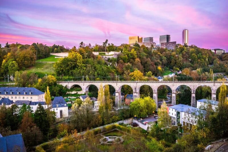 Luxembourg: First Discovery Walk and Reading Walking Tour - Requirements and Recommendations