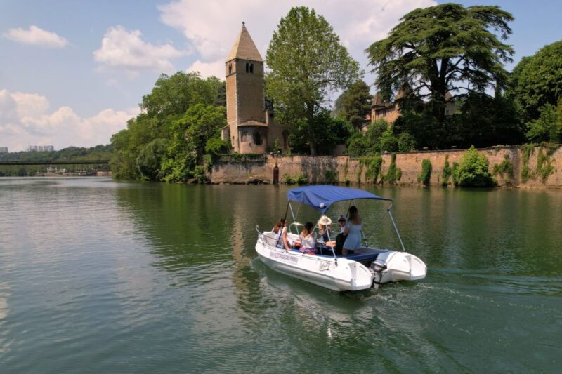 Lyon: From Confluence to Barbe Island in Electric Boat - Features of the Electric Boat