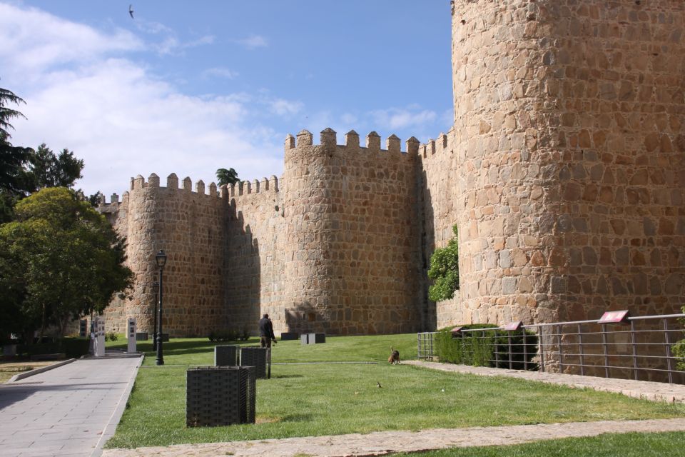 Madrid: Avila and Segovia Day Trip With Tickets to Monuments - Exploring Avilas Walls