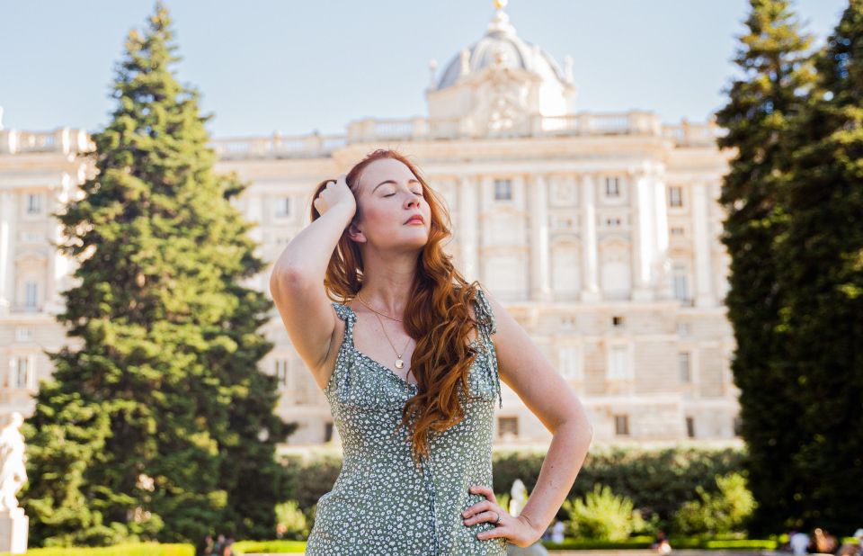 Madrid: Royal Palace Professional Photoshoot - Photography Experience