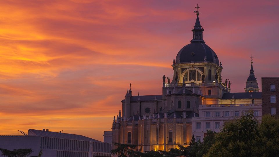 Madrid: Sunset Walking Tour With Optional Flamenco Show - Accessibility and Recommendations