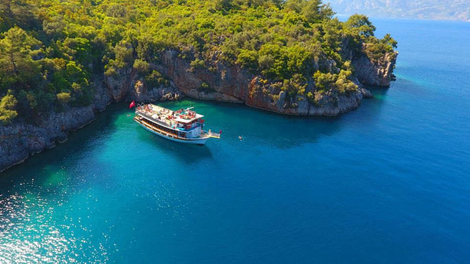 Marmaris: Boat Trip With Unlimited Drinks and BBQ Lunch - Boat Features and Amenities