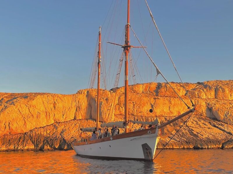 Marseille: Frioul Islands Sunset Cruise With Cocktail Dinner - Dining Experience