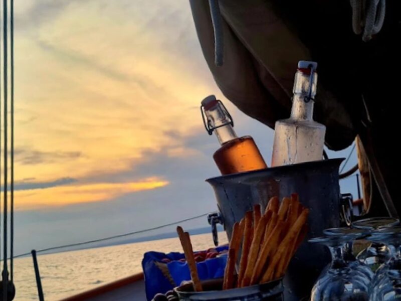 Marseille: Sunset Cruise Cocktail-Dinner in Frioul Islands - Whats Included in Your Ticket