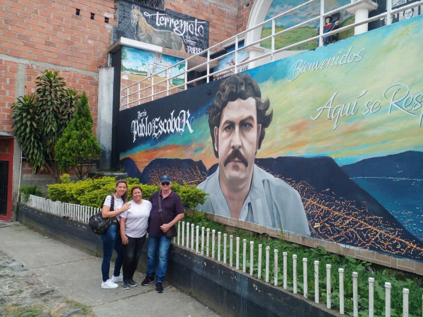 Medellin: Private Tour of Pablo Escobar and Comuna 13 - Exploring Inflexion Park