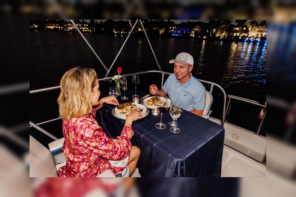 Miami: Private Dinner Cruise for 2 on a Yacht. - Dining and Amenities