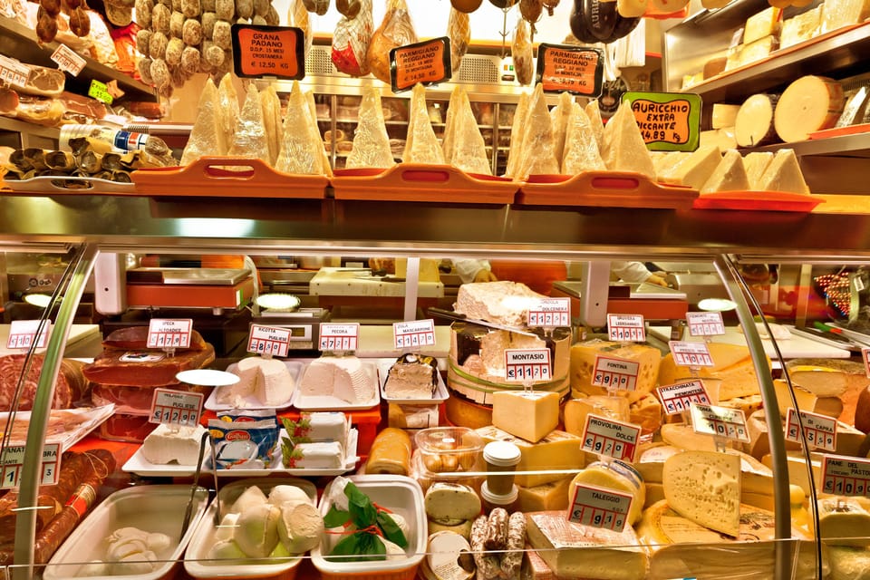 Milan Market Tour & Authentic Aperitivo at a Locals Home - Culinary Delights Await