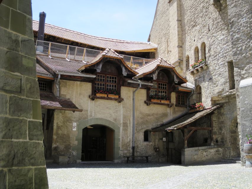 Montreux - Private Tour With a Visit to Chillon Castle - Freddie Mercury Statue