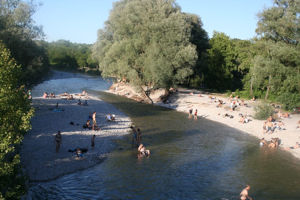 Munich: Evening Bike Tour With Beer Garden Visits - Included Features